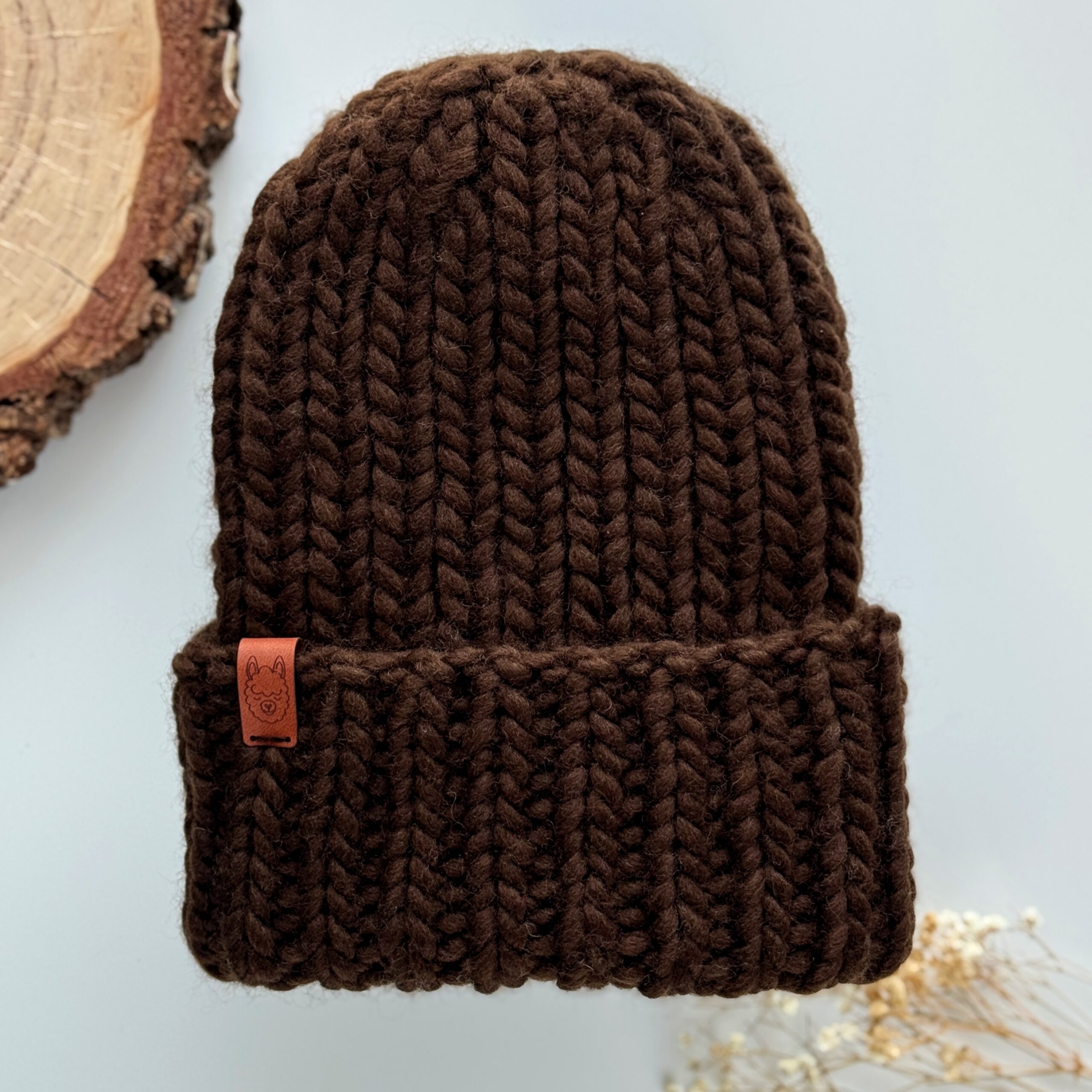 Czapka wełniana handmade w kolorze czekoladowym